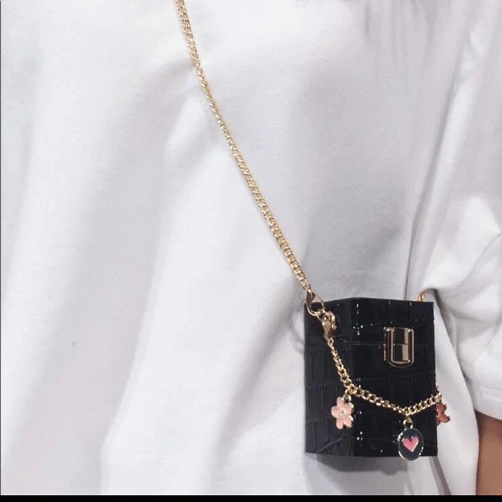 Accessory cross body bag